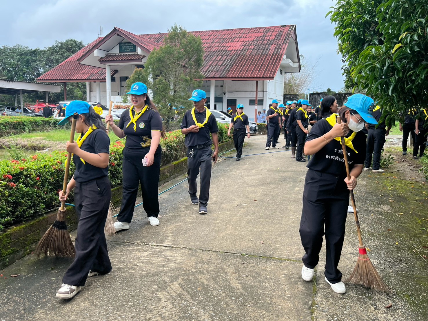 title - ส.ป.ก.จันทบุรี เข้าร่วมกิจกรรมจิตอาสาเนื่องในวันคล้ายวันสวรรคตสมเด็จพระมหิตลาธิเบศร อดุลยเดชวิกรม พระบรมราชชนก (วันมหิดล)